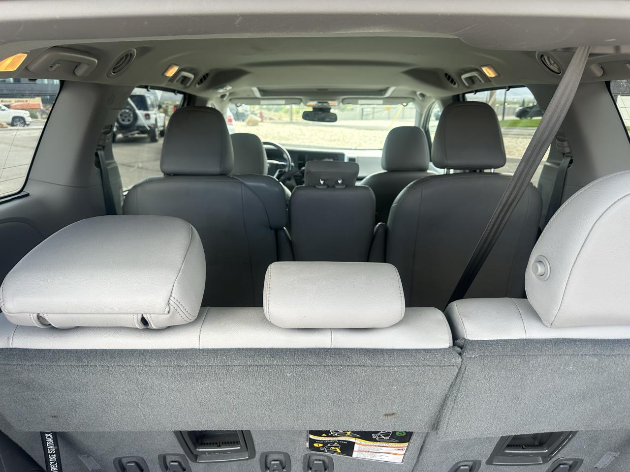 Toyota Sienna XLE FWD 8-Passenger (Natl) 2019