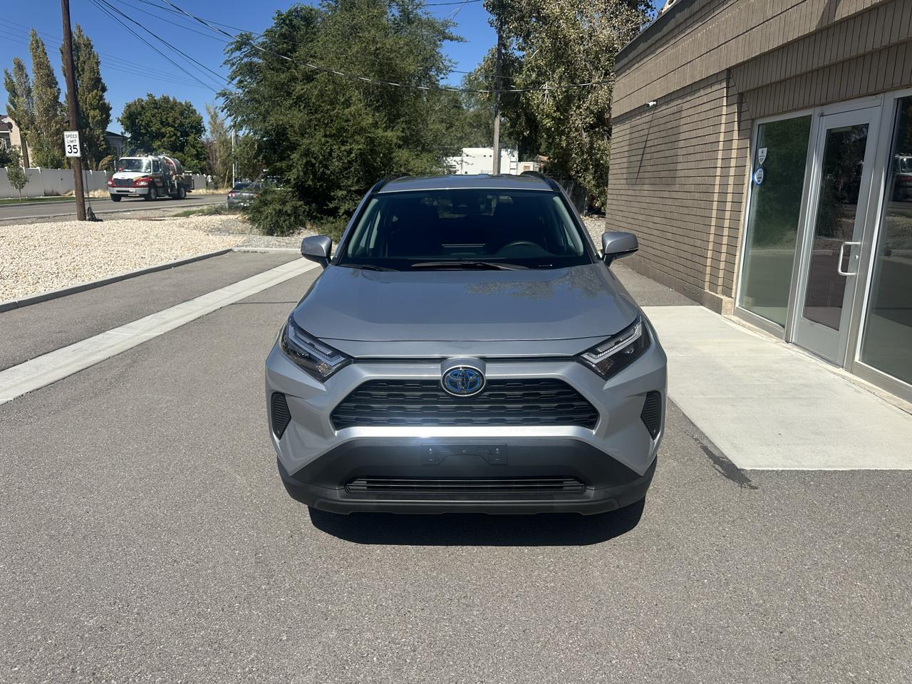 Toyota RAV4 Hybrid XLE AWD (Natl) 2024