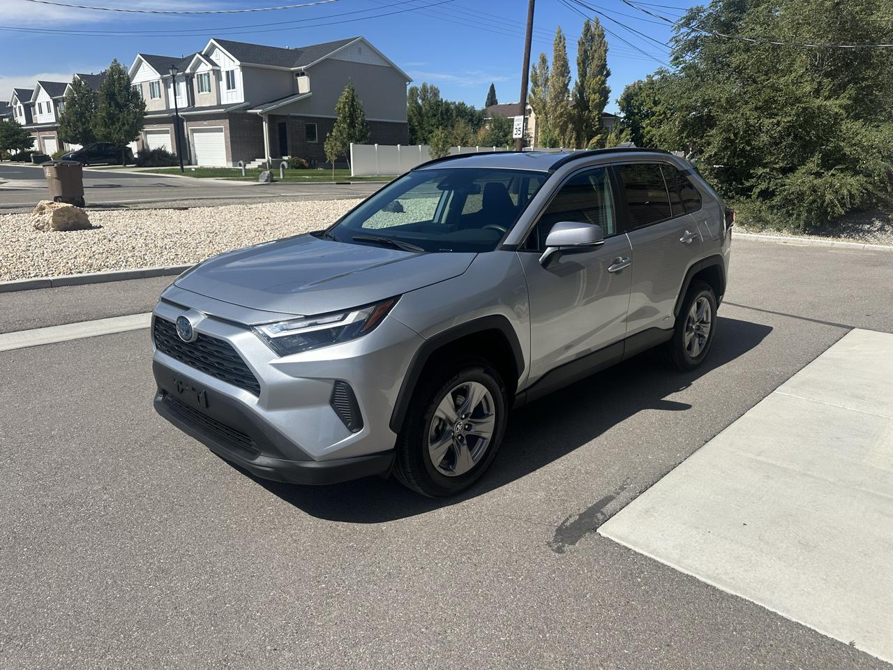 Toyota RAV4 Hybrid XLE AWD (Natl) 2024