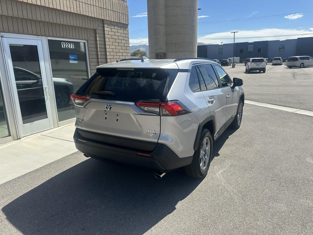 Toyota RAV4 Hybrid XLE AWD (Natl) 2024