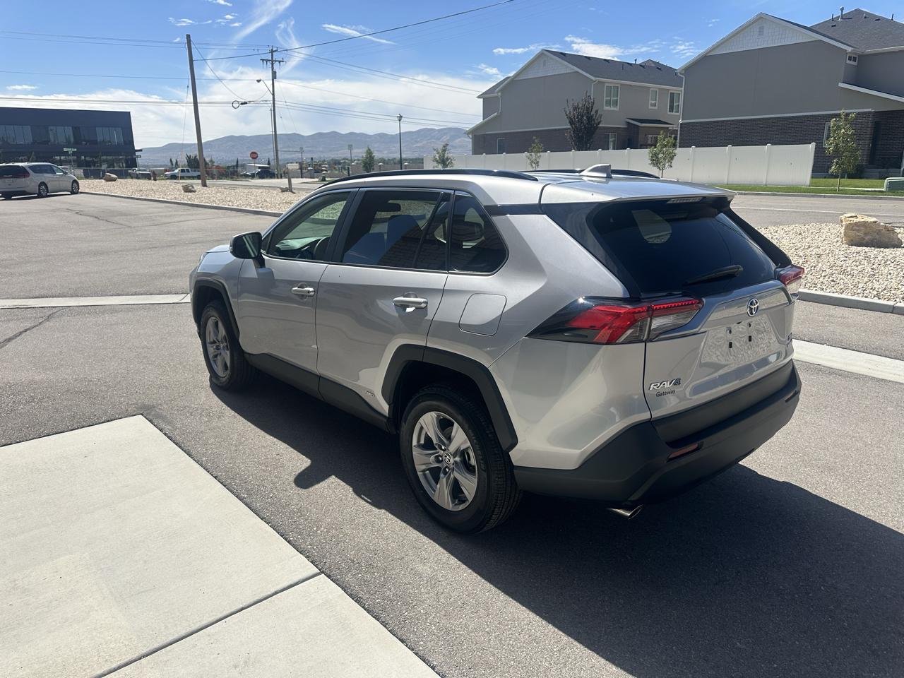 Toyota RAV4 Hybrid XLE AWD (Natl) 2024