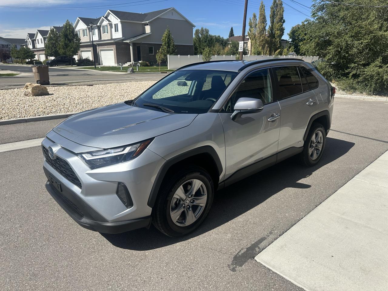 Toyota RAV4 Hybrid XLE AWD (Natl) 2024