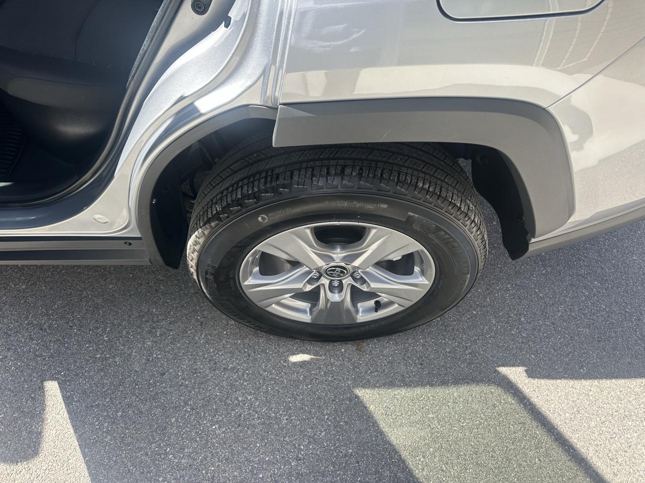 Toyota RAV4 Hybrid XLE AWD (Natl) 2024