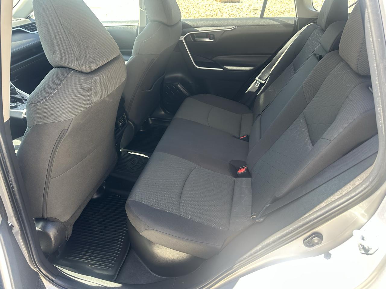 Toyota RAV4 Hybrid XLE AWD (Natl) 2024