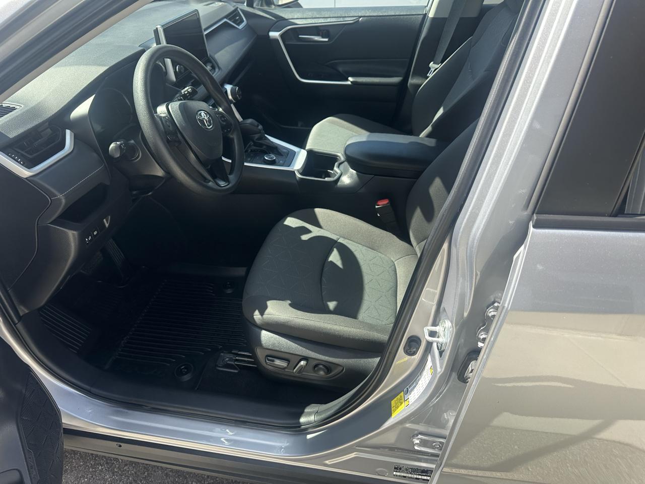 Toyota RAV4 Hybrid XLE AWD (Natl) 2024