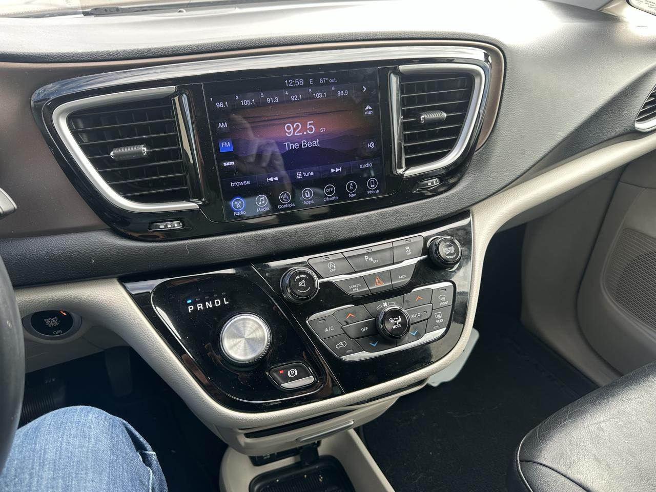 Chrysler Pacifica Touring-L FWD 2017