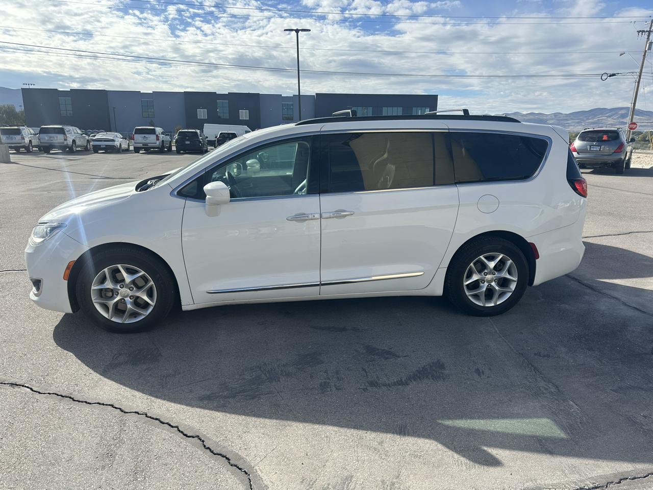 Chrysler Pacifica Touring-L FWD 2017