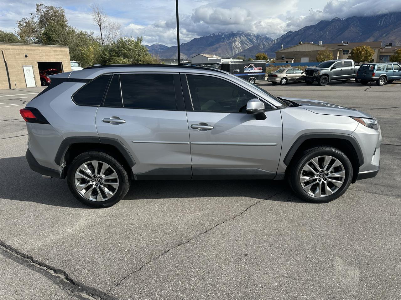 Toyota RAV4 XLE Premium AWD (Natl) 2022
