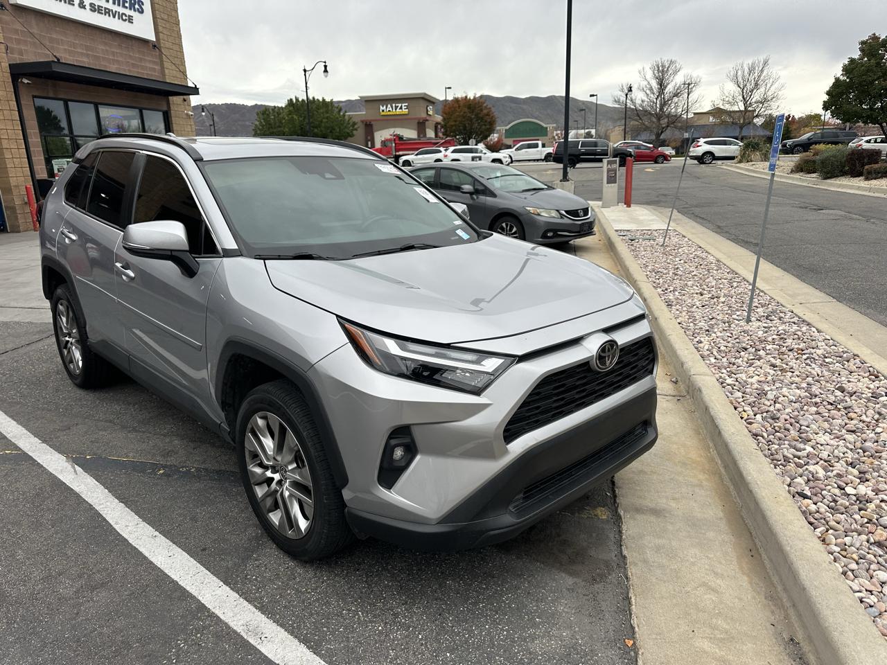 Toyota RAV4 XLE Premium AWD (Natl) 2022