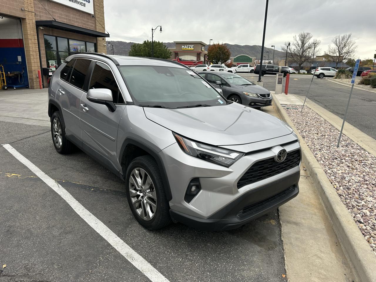Toyota RAV4 XLE Premium AWD (Natl) 2022