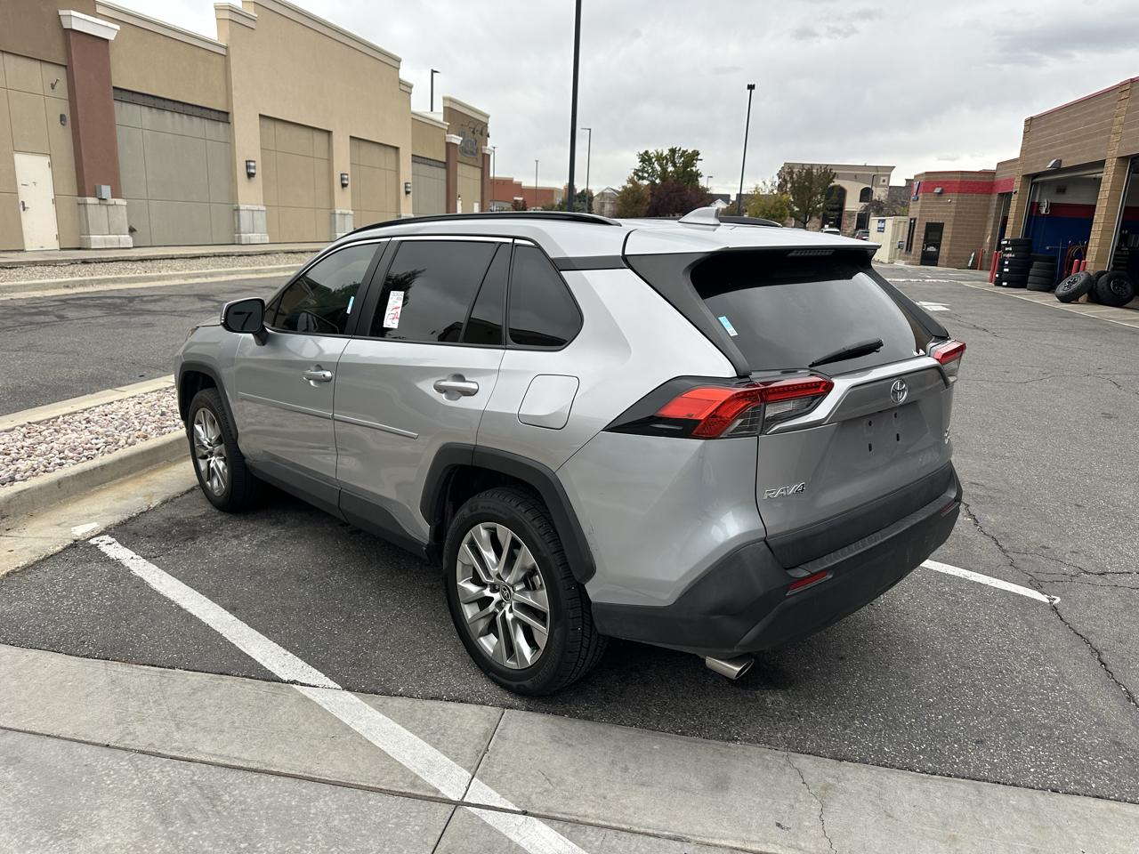 Toyota RAV4 XLE Premium AWD (Natl) 2022