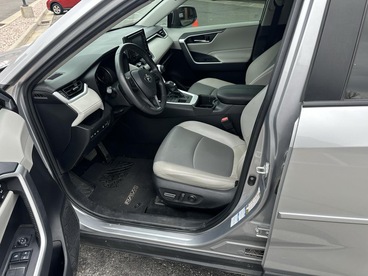 Toyota RAV4 XLE Premium AWD (Natl) 2022