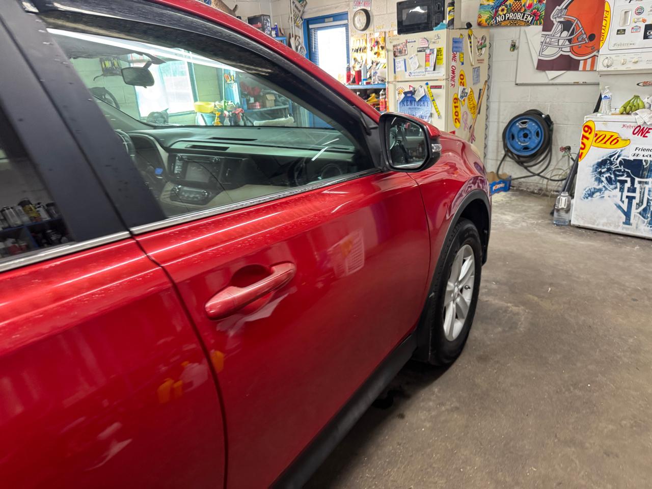 Toyota RAV4 AWD 4dr XLE (Natl) 2013