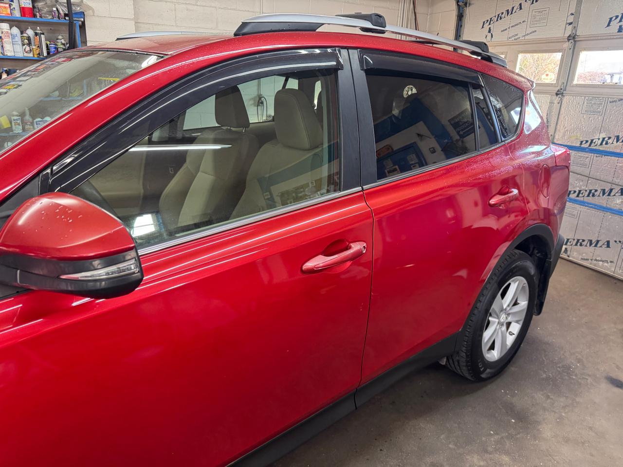 Toyota RAV4 AWD 4dr XLE (Natl) 2013