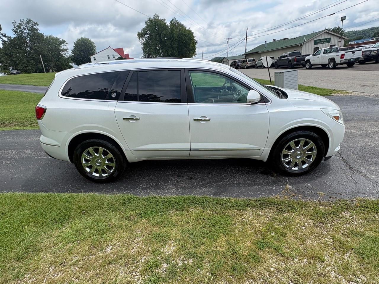 Buick Enclave FWD 4dr Leather 2017