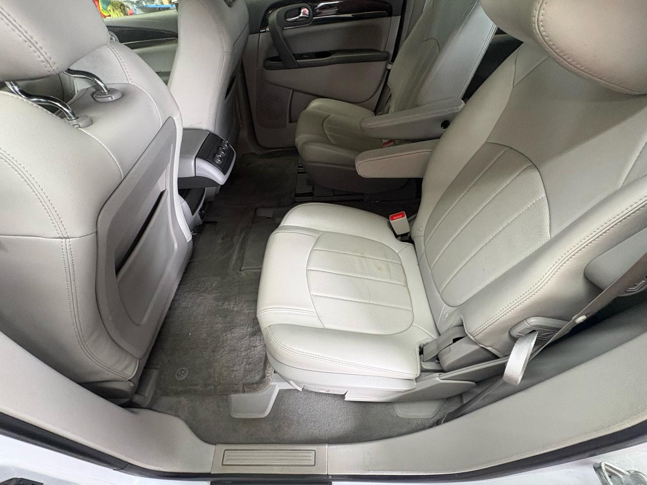 Buick Enclave FWD 4dr Leather 2017