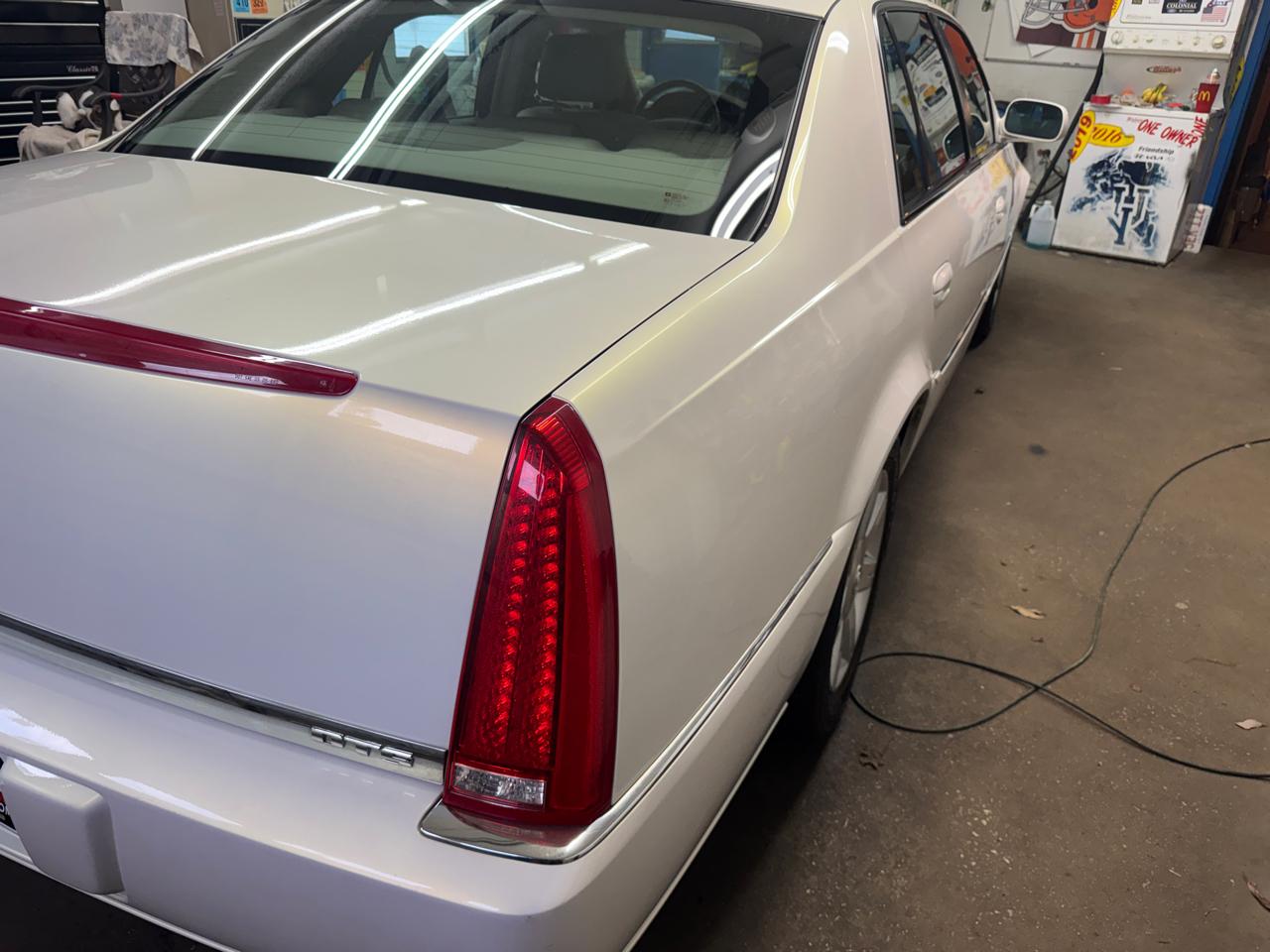 Cadillac DTS 4dr Sdn w/1SB 2006