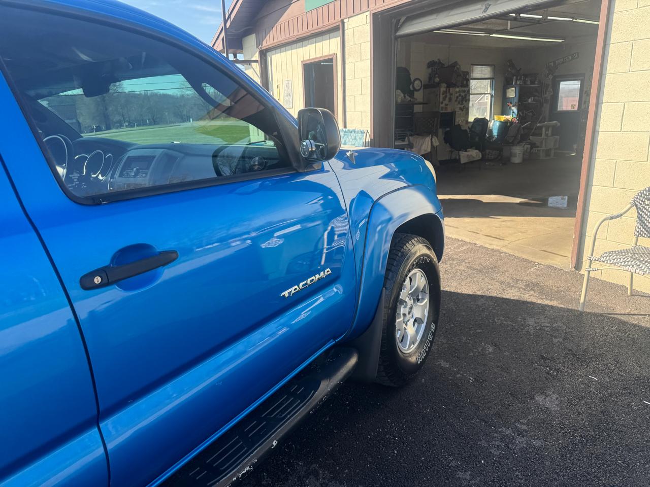 Toyota Tacoma 4WD Dbl V6 MT (Natl) 2008