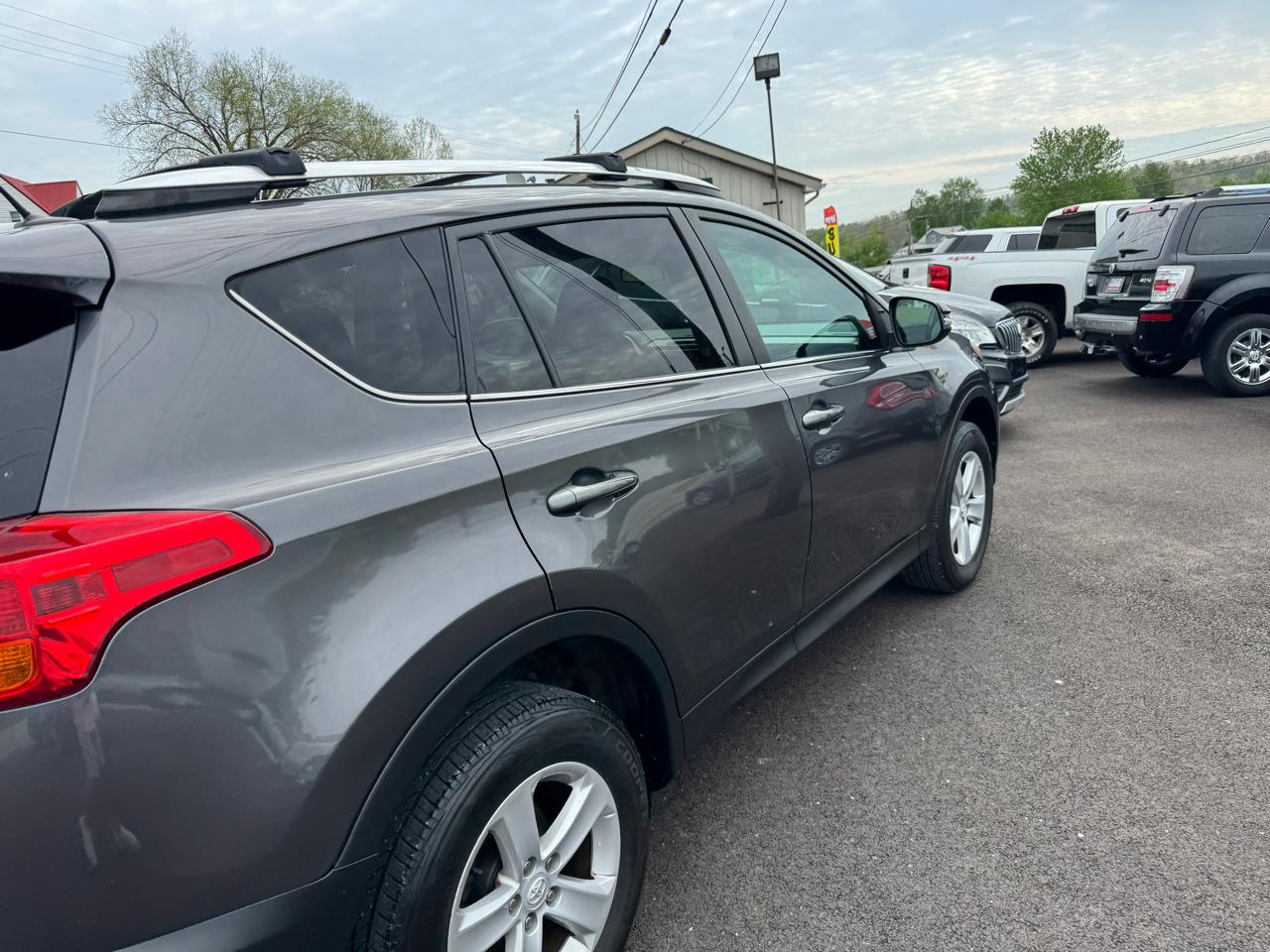 Toyota RAV4 AWD 4dr XLE (Natl) 2014