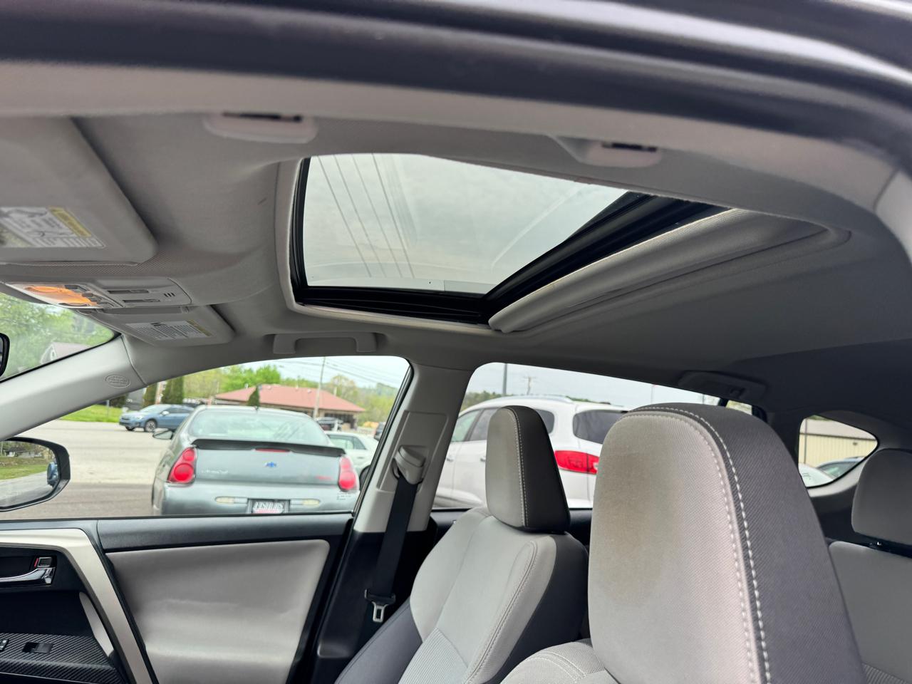 Toyota RAV4 AWD 4dr XLE (Natl) 2014