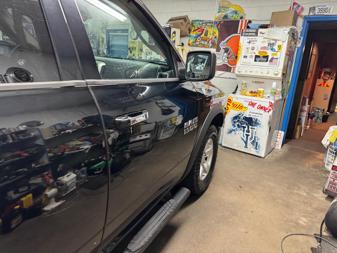 RAM 1500 4WD Crew Cab 140.5" SLT 2013