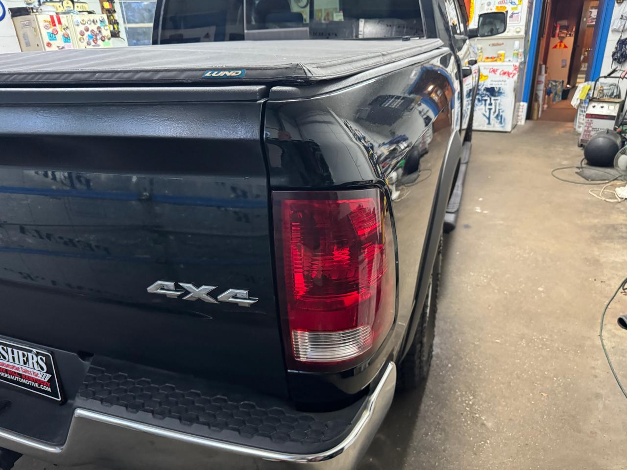 RAM 1500 4WD Crew Cab 140.5" SLT 2013