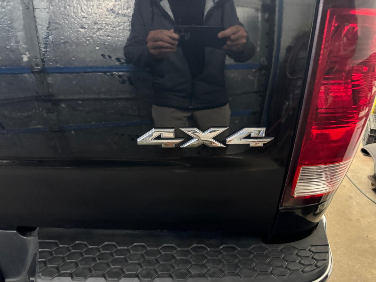 RAM 1500 4WD Crew Cab 140.5" SLT 2013