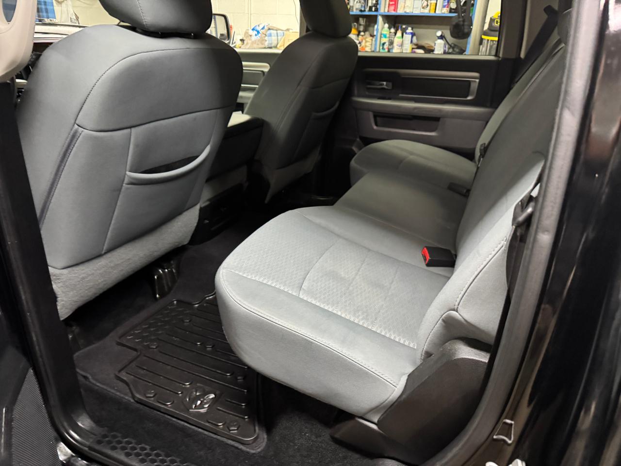 RAM 1500 4WD Crew Cab 140.5" SLT 2013