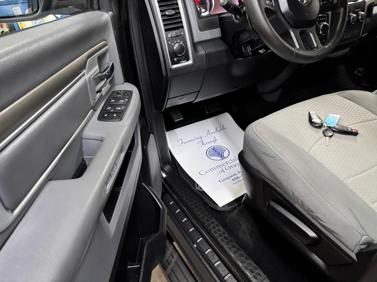 RAM 1500 4WD Crew Cab 140.5" SLT 2013