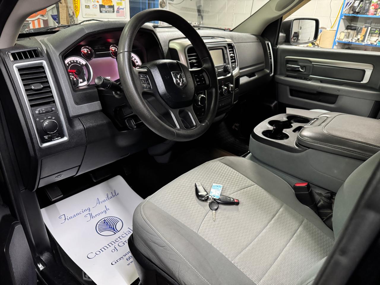 RAM 1500 4WD Crew Cab 140.5" SLT 2013