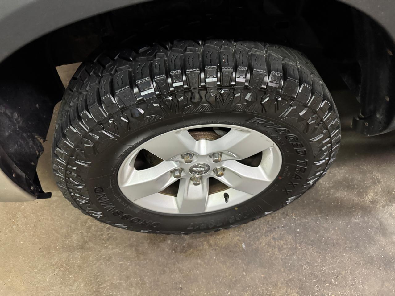 RAM 1500 4WD Crew Cab 140.5" SLT 2013