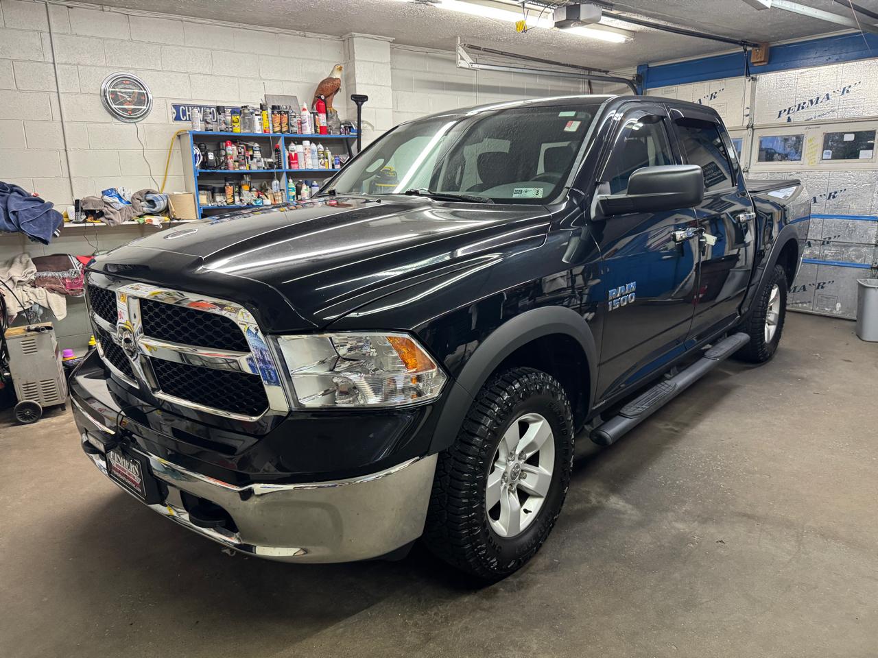 RAM 1500 4WD Crew Cab 140.5" SLT 2013