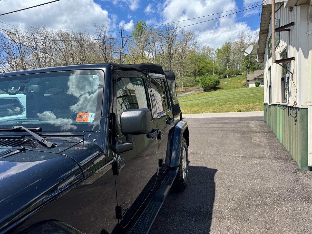 Jeep Wrangler Unlimited 4WD 4dr Sahara 2013