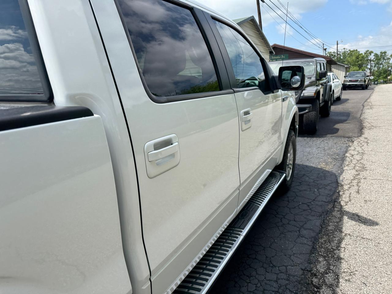 Ford F-150 4WD SuperCrew 145" Platinum 2011