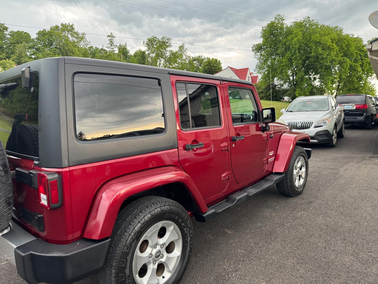 Jeep Wrangler Unlimited 4WD 4dr Sahara 2013