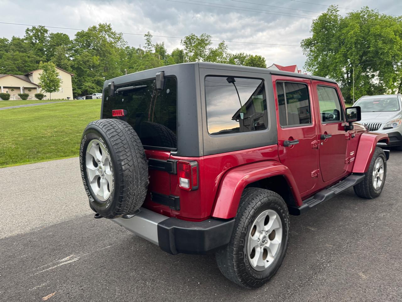 Jeep Wrangler Unlimited 4WD 4dr Sahara 2013