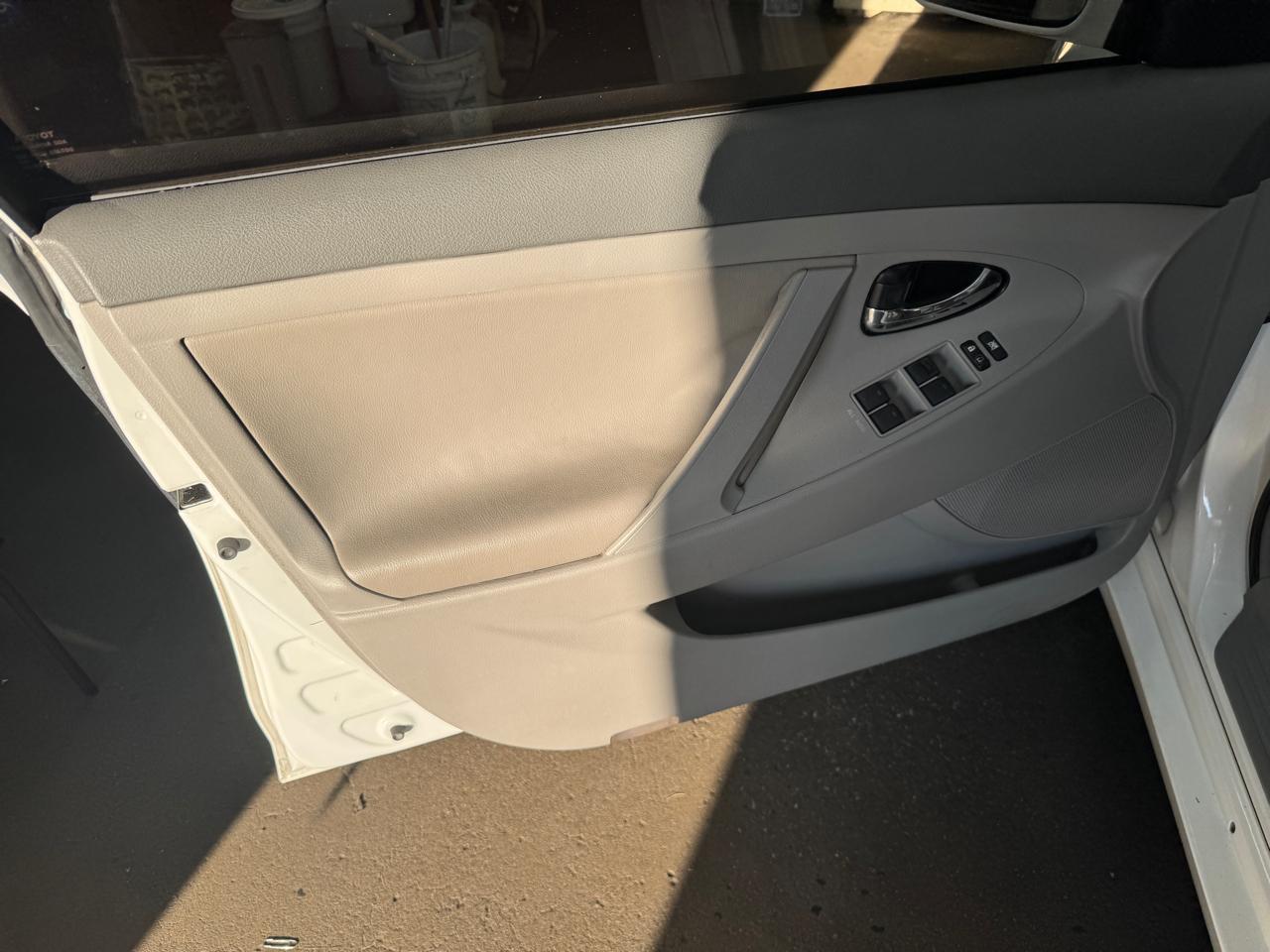 Toyota Camry 4dr Sdn V6 Auto XLE (Natl) 2010