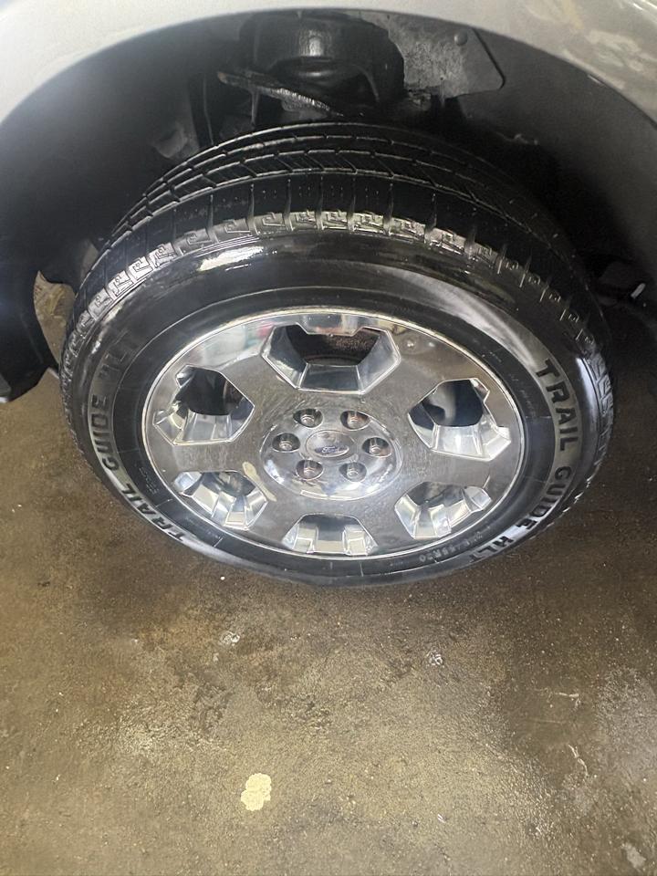 Ford F-150 4WD SuperCrew 145" Platinum 2011
