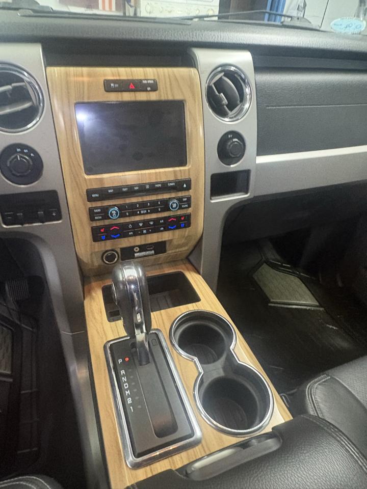 Ford F-150 4WD SuperCrew 145" Platinum 2011