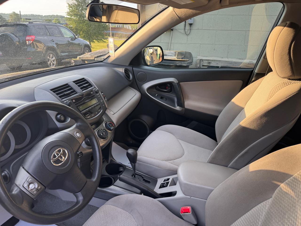 Toyota RAV4 4WD 4dr 4-cyl 4-Spd AT (Natl) 2011