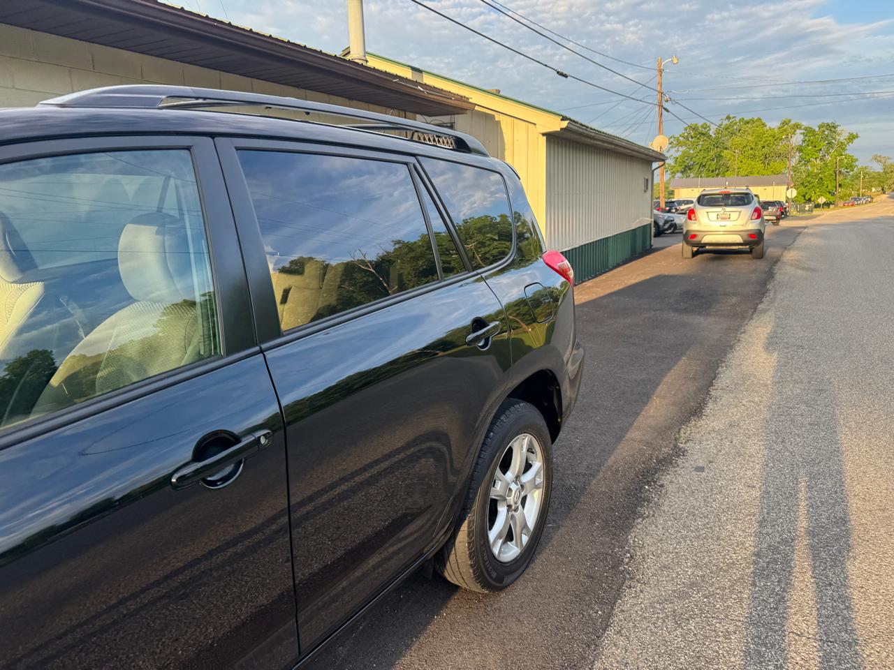 Toyota RAV4 4WD 4dr 4-cyl 4-Spd AT (Natl) 2011
