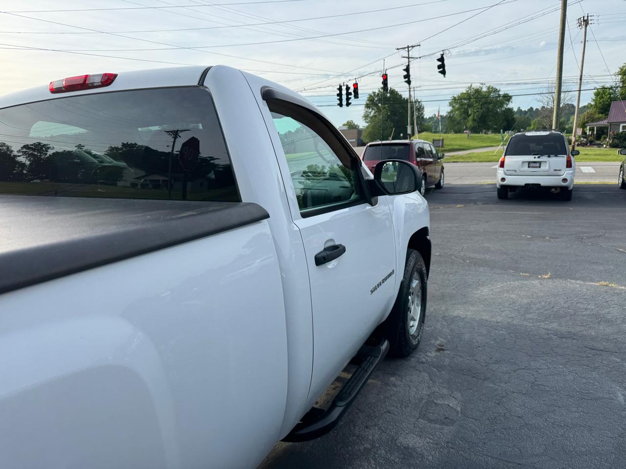 Chevrolet Silverado 1500 2WD Reg Cab 133.0" Work Truck 2008