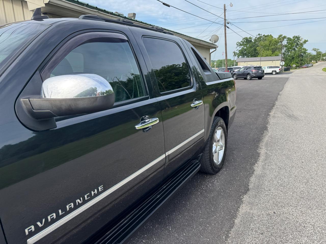 Chevrolet Avalanche 4WD Crew Cab LTZ 2010