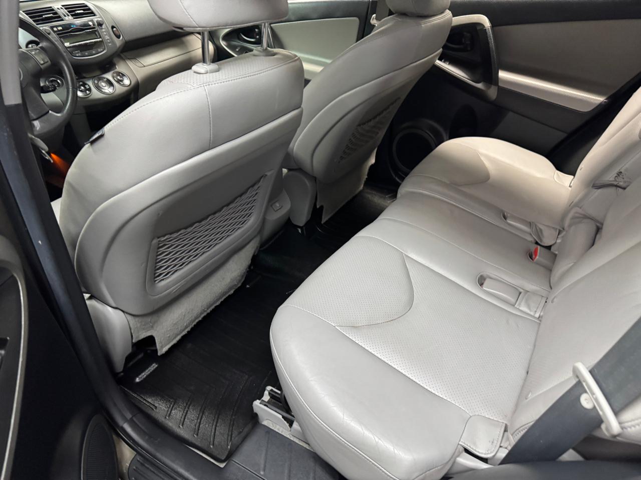Toyota RAV4 4WD 4dr V6 5-Spd AT Ltd (Natl) 2011
