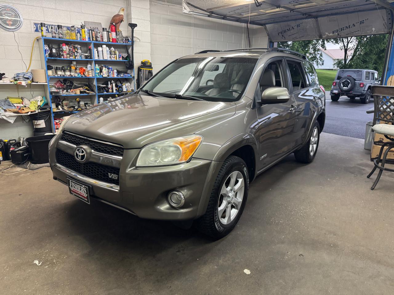 Toyota RAV4 4WD 4dr V6 5-Spd AT Ltd (Natl) 2011