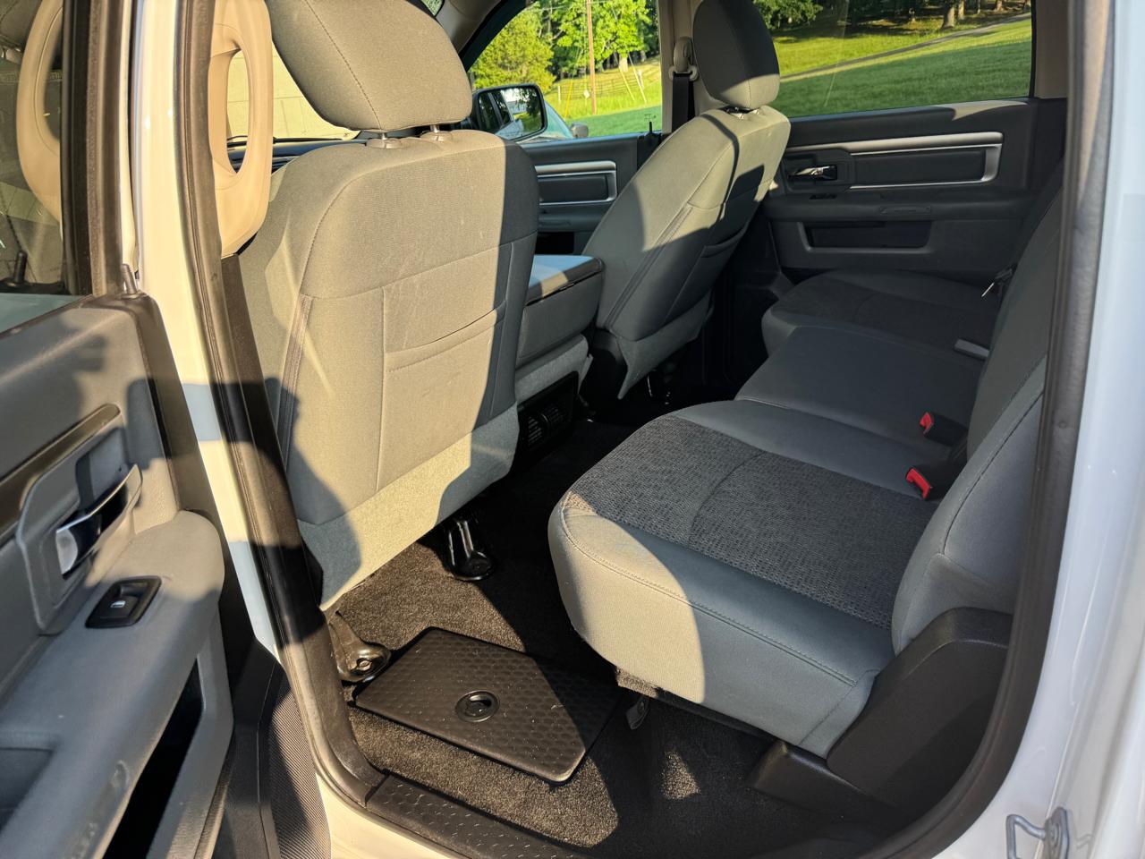 RAM 1500 4WD Crew Cab 140.5" Big Horn 2016
