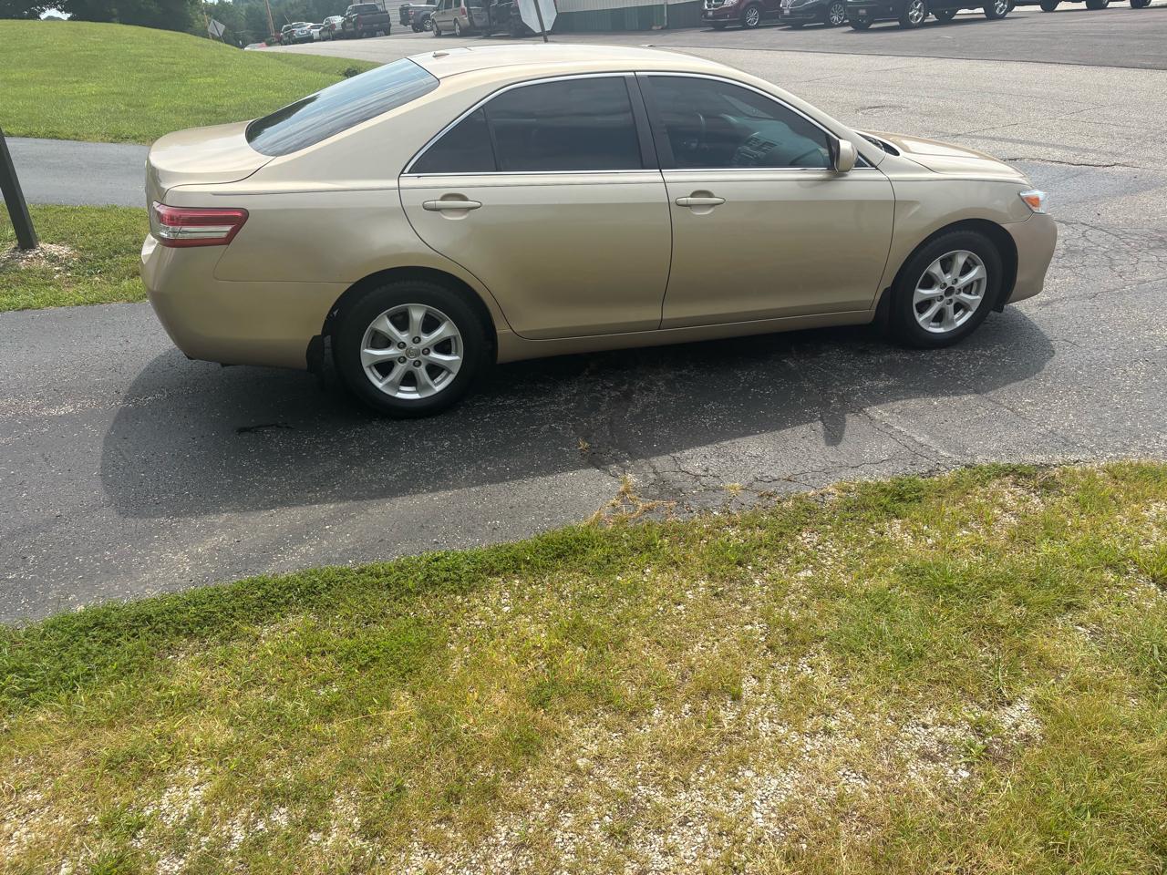 Toyota Camry 4dr Sdn I4 Man (Natl) 2010
