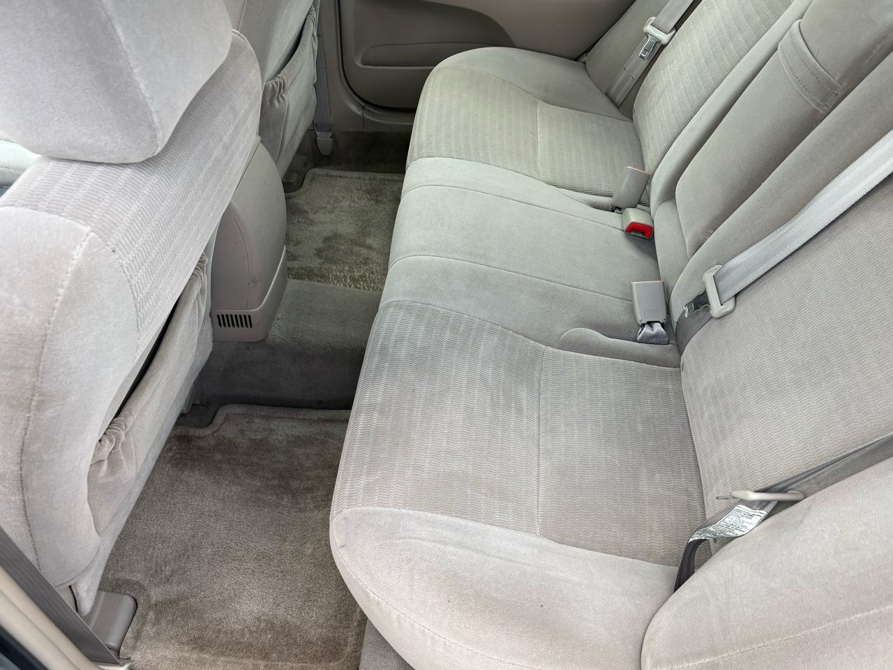 Toyota Camry 4dr Sdn I4 Man (Natl) 2010