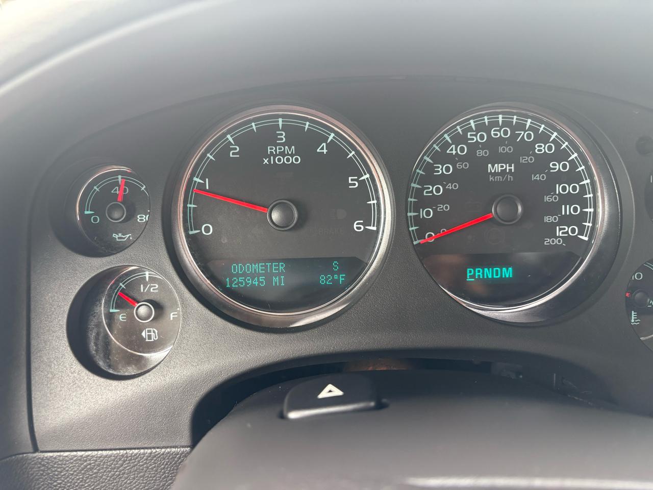 GMC Yukon XL AWD 4dr 1500 Denali 2011