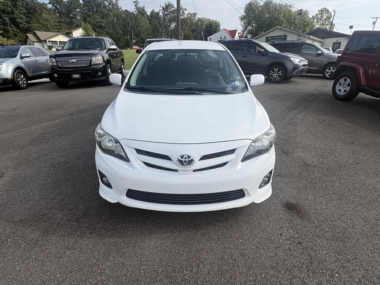 Toyota Corolla 4dr Sdn Auto LE (Natl) 2011